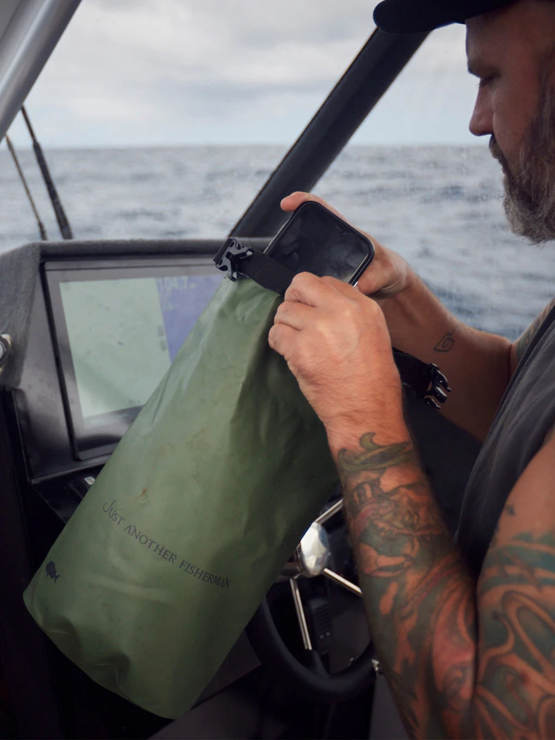 Just Another Fisherman MINI VOYAGER DRY BAG - KHAKI 4 Just Another Fisherman MINI VOYAGER DRY BAG - KHAKI